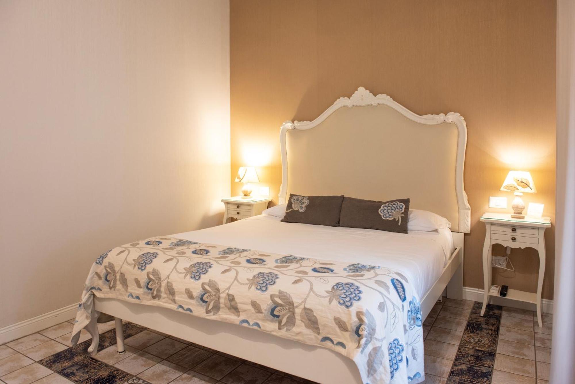 Certosa Suite Neapol Zewnętrze zdjęcie